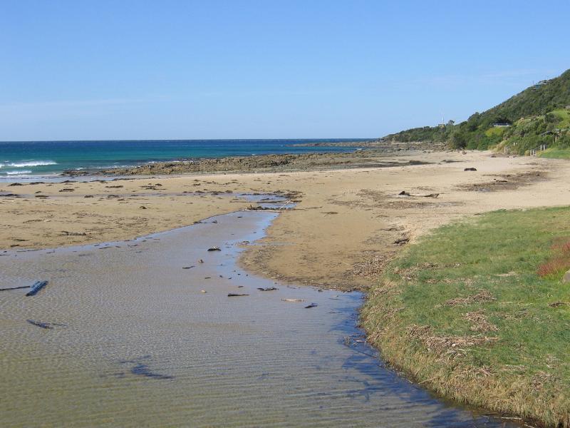 Wye River - Beach near mouth of Wye River - View south along beach at river mouth