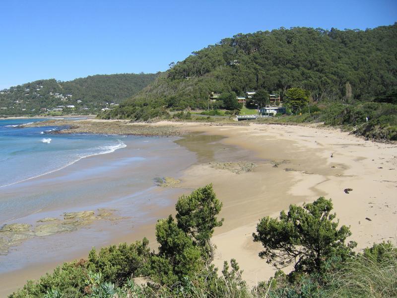 Wye River - Separation Creek: South-westerly view along beach from Great Ocean Rd