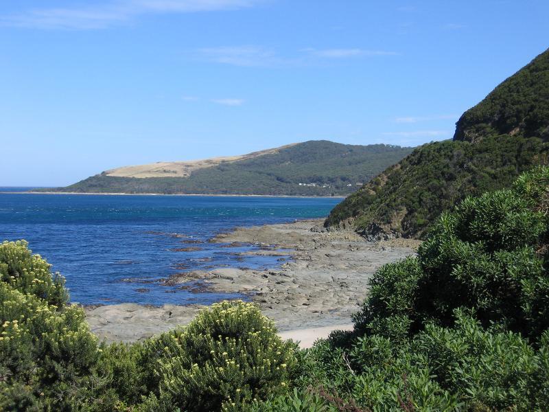Wye River - Town of Kennett River: South-westerly view along coast from Great Ocean Rd at Point Hawdon