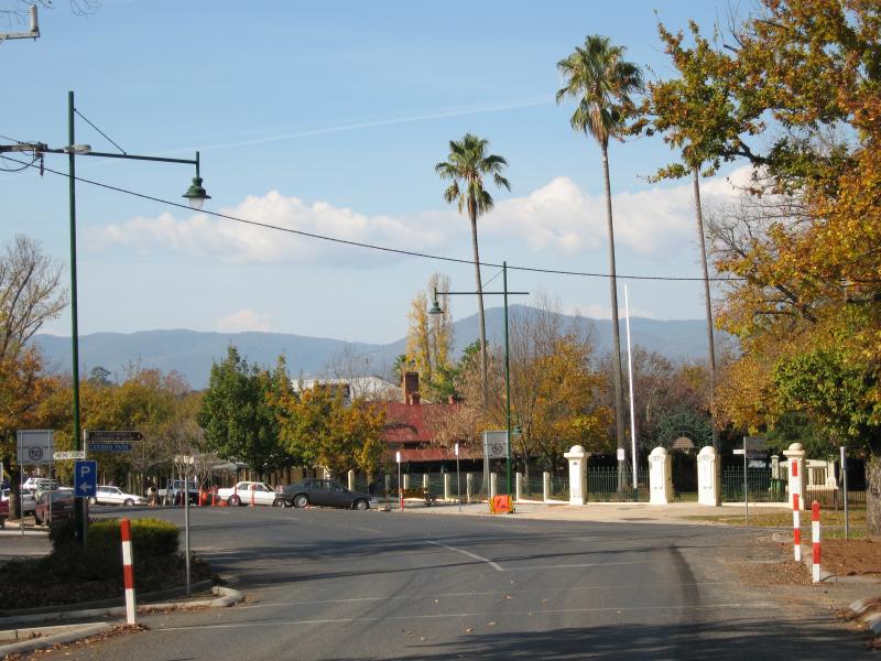 Yackandandah - High Street between Bells Flat Road and Wellsford Street: View south-east along High St towards Wellsford St and Soldiers Memorial Park