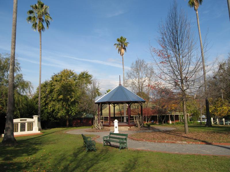 Yackandandah - Soldiers Memorial Park, corner High Street and Wellsford Street: Rotunda and war memorial