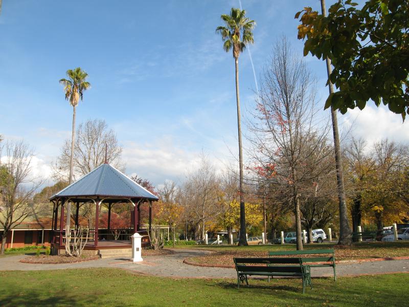 Yackandandah - Soldiers Memorial Park, corner High Street and Wellsford Street - Rotunda and gardens