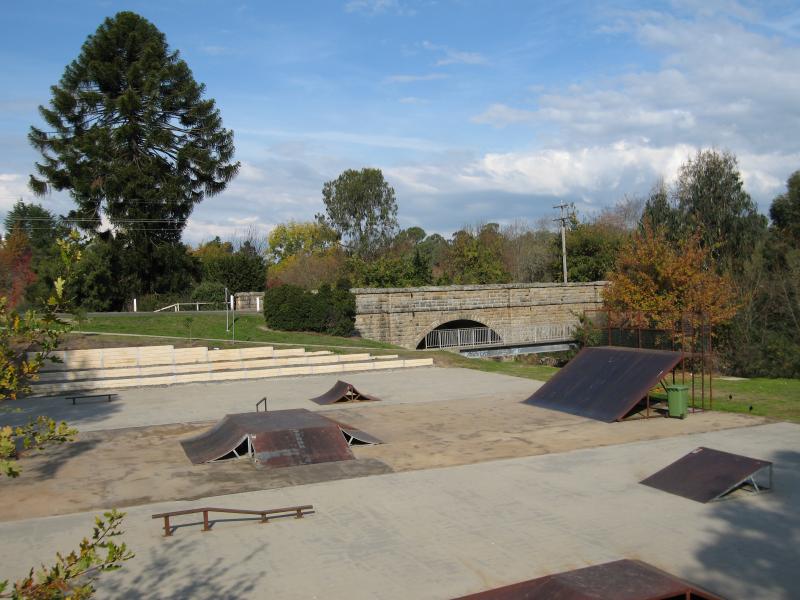 Yackandandah - Commissioners Creek and surrounding parkland: Skate park, Commissioners Creek near Isaacs Av