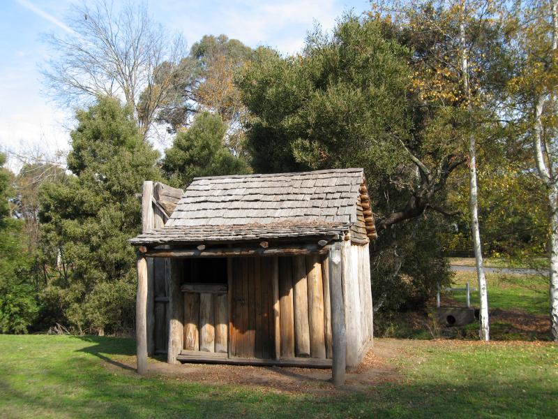 Yackandandah - Commissioners Creek and surrounding parkland: Traditional miners hut near Williams St