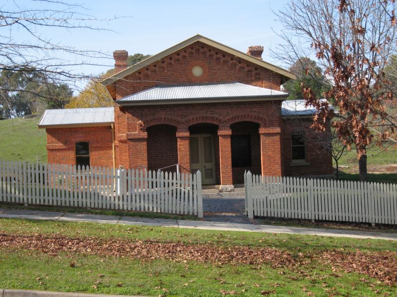 Yackandandah - Williams Street and Railway Avenue: Court house, Williams St