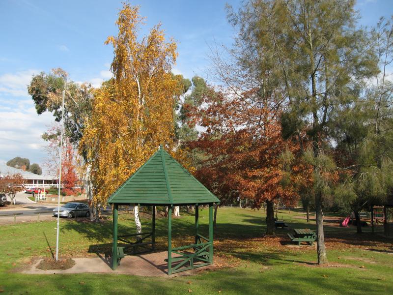 Yackandandah - Sir Isaac Isaacs Park, corner Isaacs Avenue and Railway Avenue - Rotunda