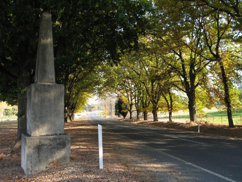 Yackandandah - Wodonga Road, north-east of Yackandandah: View south-west along Wodonga Rd at war memorial, Staghorn Flat
