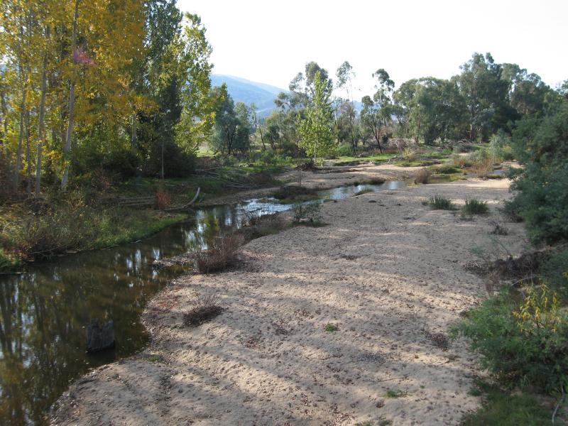 Yackandandah - Allans Flat, Gap Flat Road: View north-east along sandy banks of Basin Creek from bridge at Gap Flat Rd