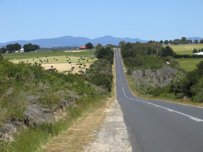 Yanakie - Wilsons Promontory Road - View south-east along Wilsons Promontory Rd, 3 km from Foster Rd