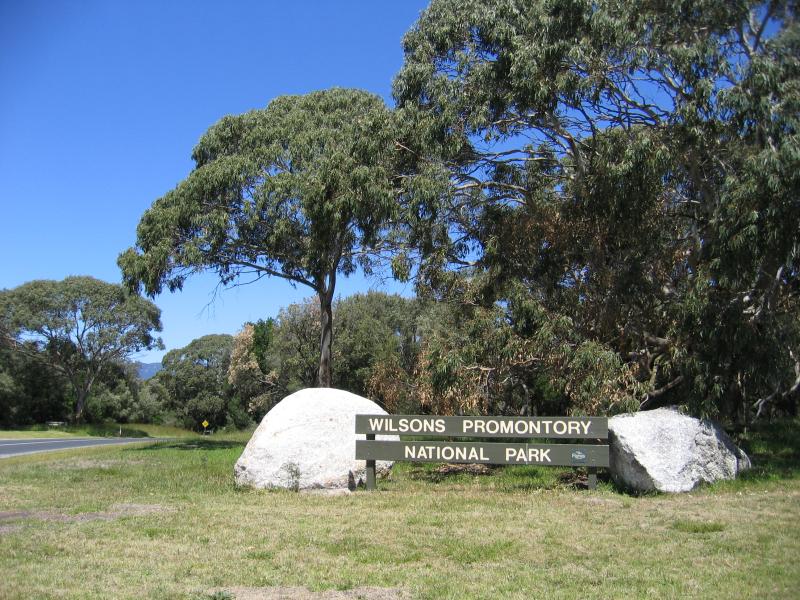 Yanakie - Wilsons Promontory Road: Wilsons Promontory National Park entrance sign