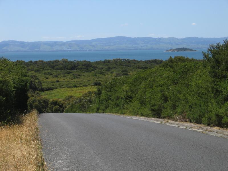 Yanakie - Duck Point and Corner Inlet, Foley Road: View north along Foley Rd approaching Duck Point
