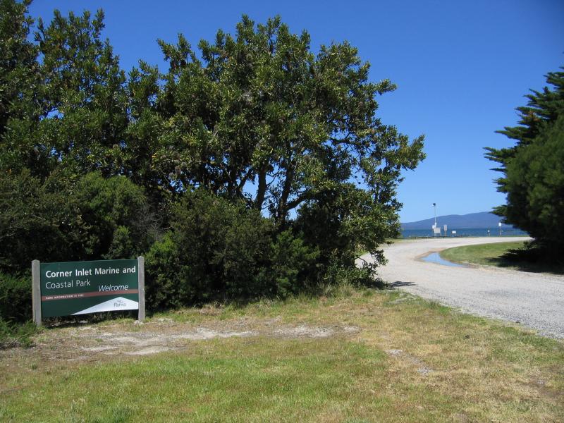 Yanakie - Duck Point and Corner Inlet, Foley Road: Entrance to to boat ramp car park at Duck Point