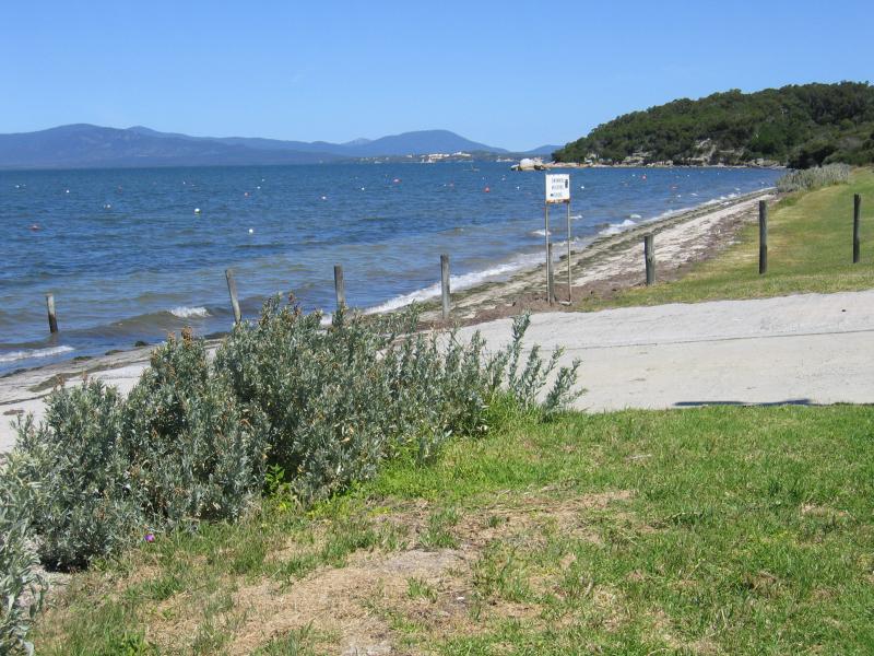Yanakie - Duck Point and Corner Inlet, Foley Road - Boat ramp and view south along coast