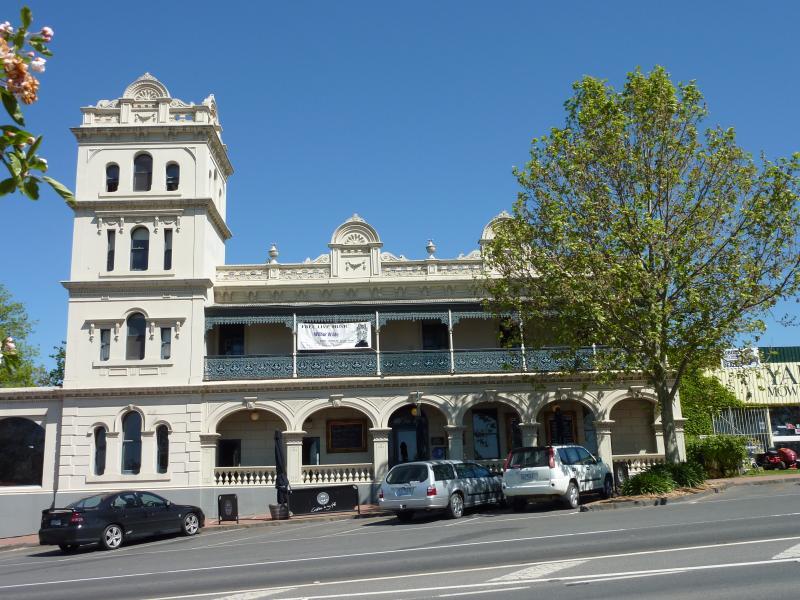 Yarra Glen - Commercial centre and shops, Bell Street: Front of Grand Hotel