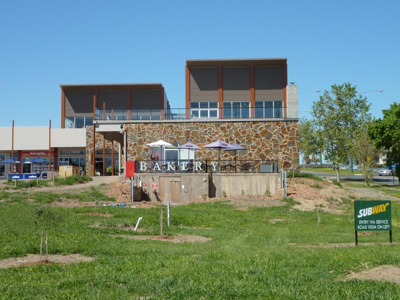 Yarra Glen - Commercial centre and shops, Bell Street: View south along Bell St towards Yarra Glen Shopping Centre