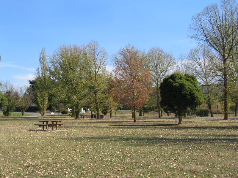 Yarra Glen - Yarra Glen Recreation Reserve: Parklands
