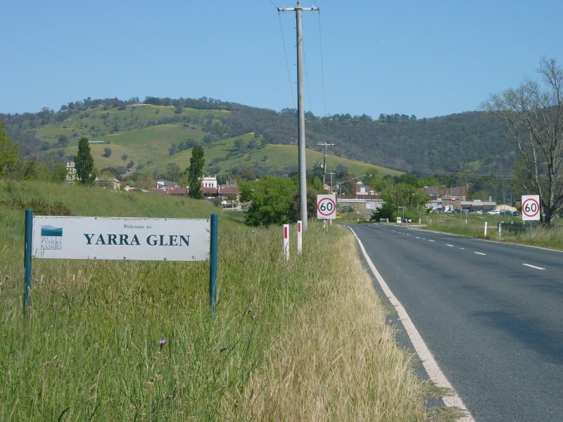 Yarra Glen - Healesville-Yarra Glen Road: Yarra Glen town sign, view west along Healesville Rd towards Armstrong Gv