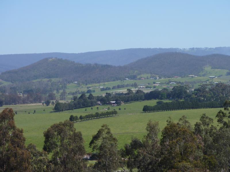 Yarra Glen - Old Healesville Road: North-westerly view near Bleases La