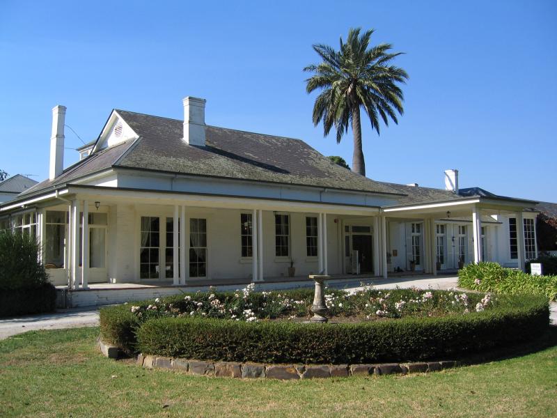 Yarra Glen - Chateau Yering and Yering Station Winery: Chateau Yering historic house hotel