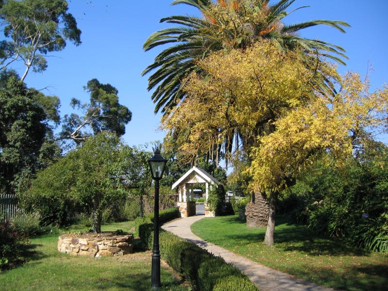 Yarra Glen - Chateau Yering and Yering Station Winery: Gardens at the Chateau