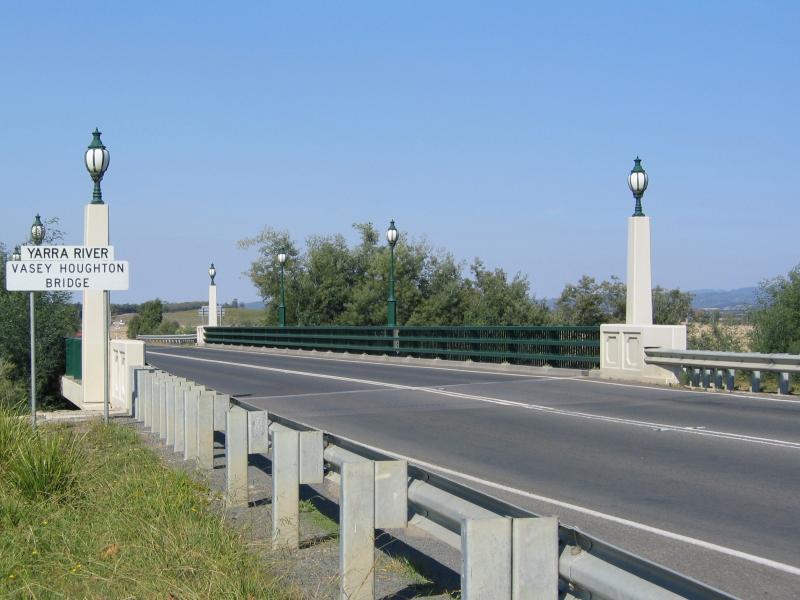 Yarra Glen - Melba Highway: Vasey Houghton Bridge across Yarra River