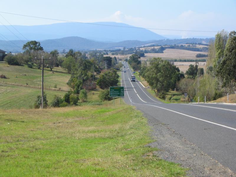 Yarra Glen - Melba Highway: View north-east along Melba Highway at Kameel Drive