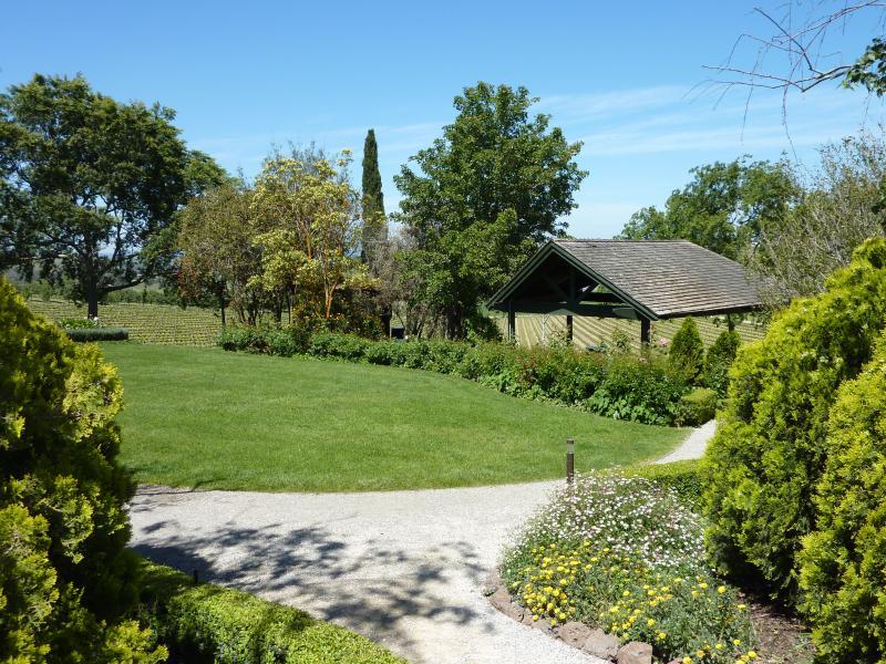 Yarra Glen - De Bortoli Winery, Pinnacle Lane, Dixons Creek: Gardens at picnic area