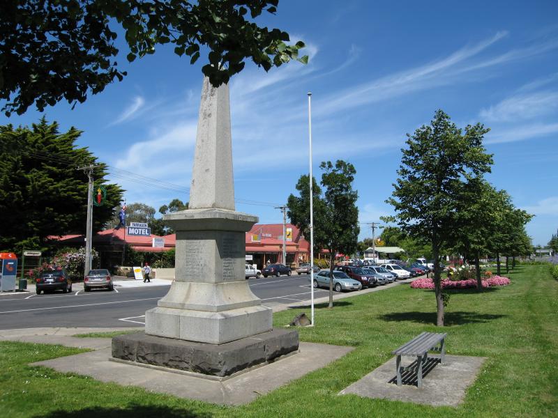 Yarragon - Commercial centre and shops, Princes Highway service road: War memorial, view west through gardens along service road towards Loch St