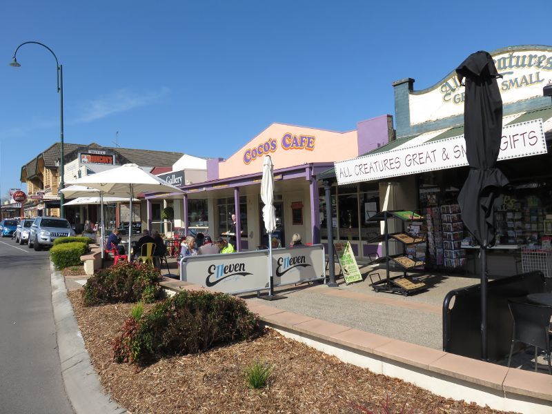 Yarragon - Commercial centre and shops, Princes Highway service road: View east along service road towards Village Walk