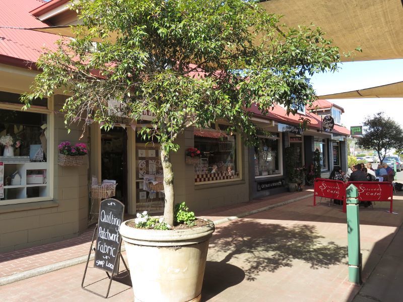 Yarragon - Commercial centre and shops, Princes Highway service road: Village Walk
