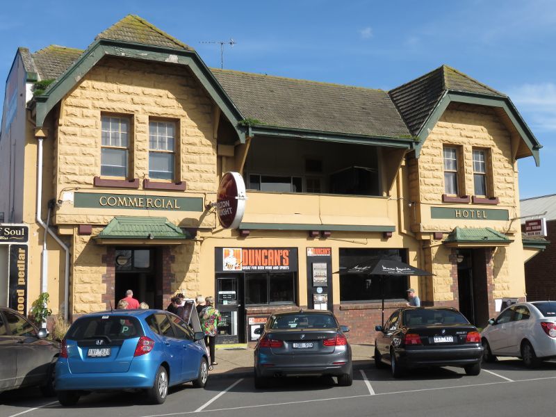 Yarragon - Commercial centre and shops, Princes Highway service road: Commercial Hotel