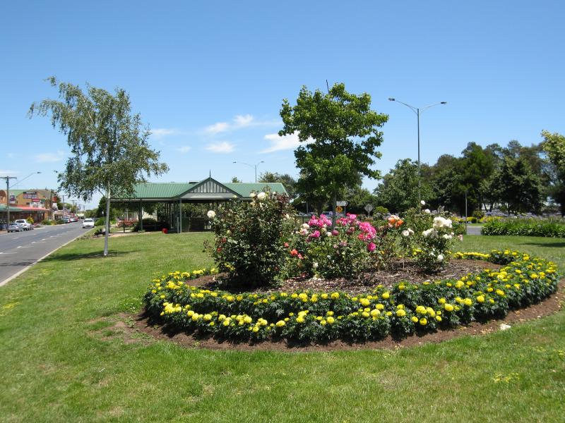 Yarragon - Commercial centre and shops, Princes Highway service road - View west through gardens along service road towards BBQ shelter