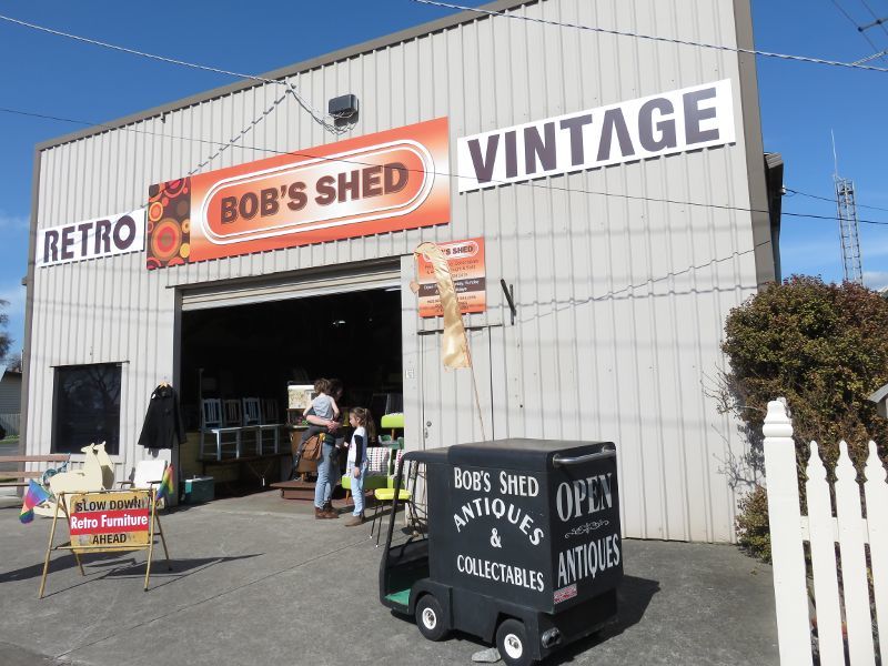 Yarragon - Commercial centre and shops, Princes Highway service road: Bob's Shed, corner service road and Murray St