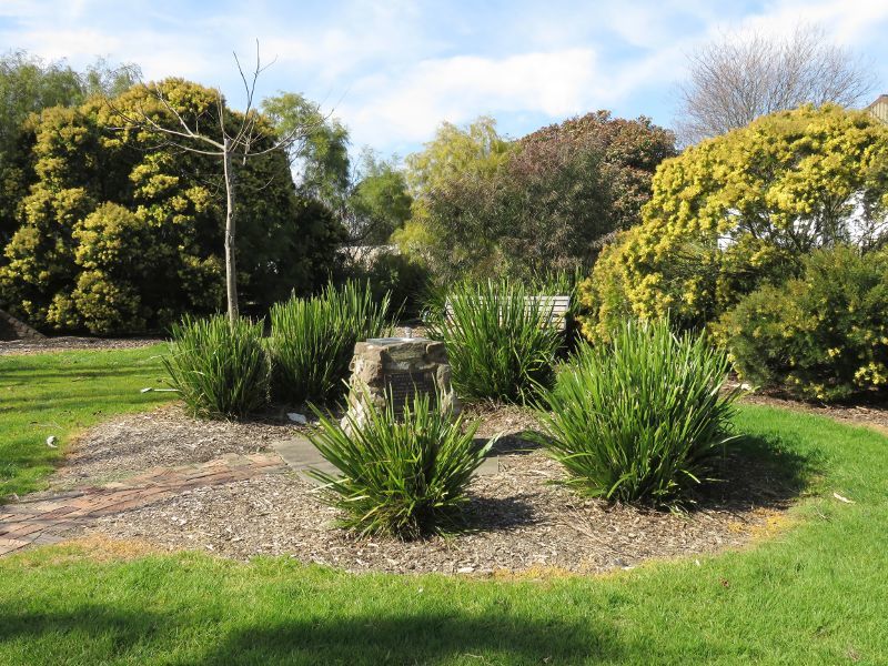 Yarragon - Campbell Street: Pioneer Park, corner Campbell St and Hanns La