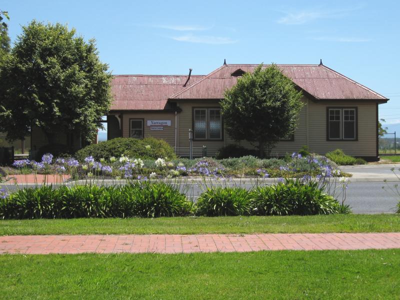 Yarragon - Yarragon railway station: View of railway station from Princes Hwy