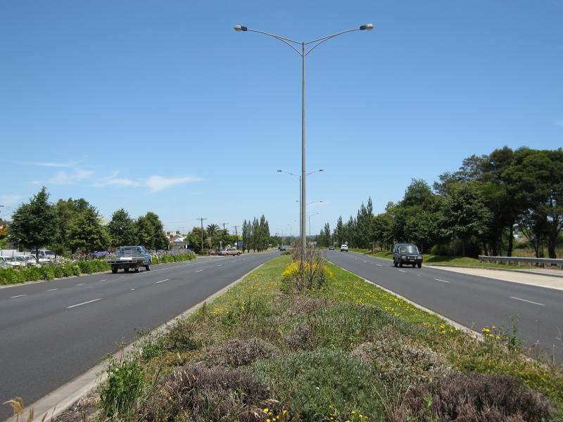 Yarragon - Princes Highway through Yarragon: View west along Princes Hwy at railway station