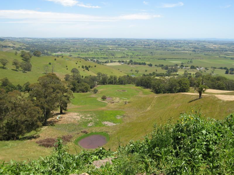 Yarragon - Scenery at various spots along Leongatha Road, south of Yarragon: North-west views
