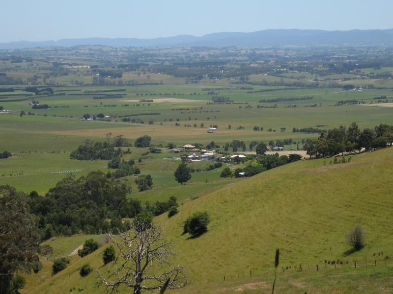 Yarragon - Scenery at various spots along Leongatha Road, south of Yarragon: North views
