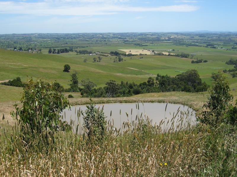 Yarragon - Scenery at various spots along Leongatha Road, south of Yarragon: North-west views