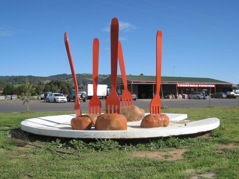 Yarragon - The Spud Shed, Princes Highway between Yarragon and Trafalgar - The giant forks and potatoes