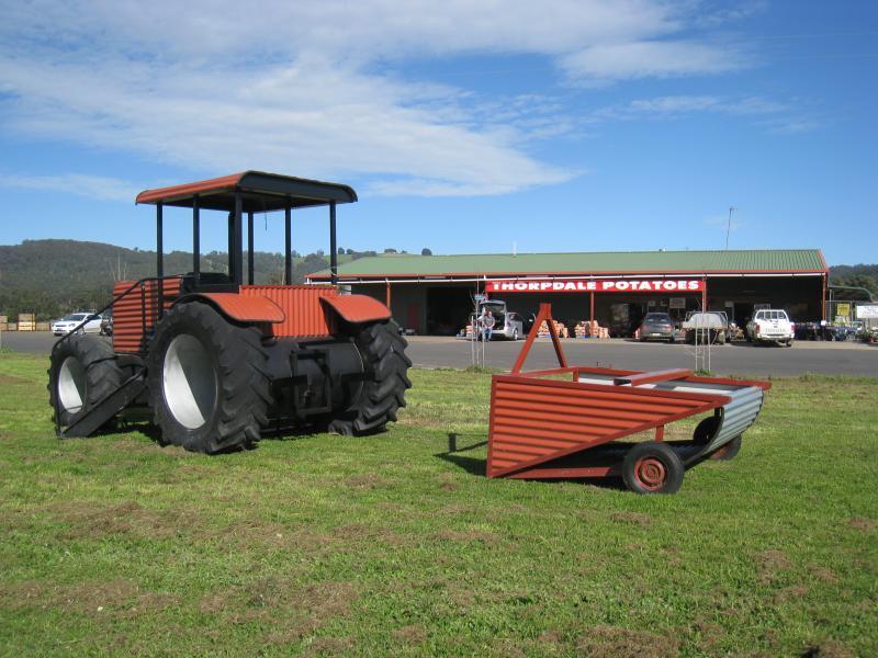 Yarragon - The Spud Shed, Princes Highway between Yarragon and Trafalgar: Imitation tractor