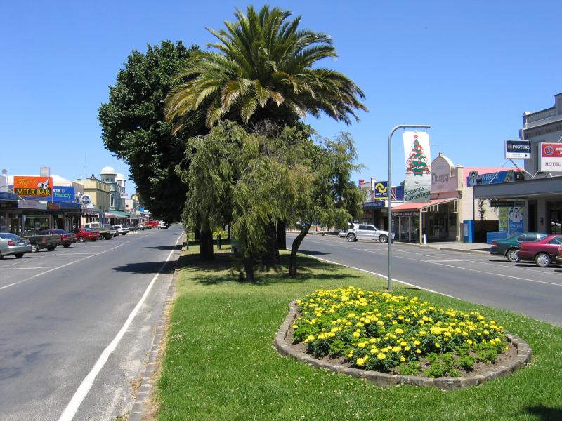 Yarram - Shops, Commercial Road: View south along Commercial Rd between Yarram St and Bland St