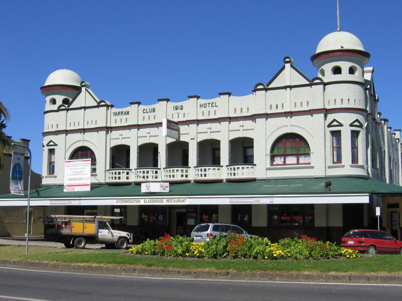 Yarram - Shops, Commercial Road: Yarram Club Hotel, Commercial Rd