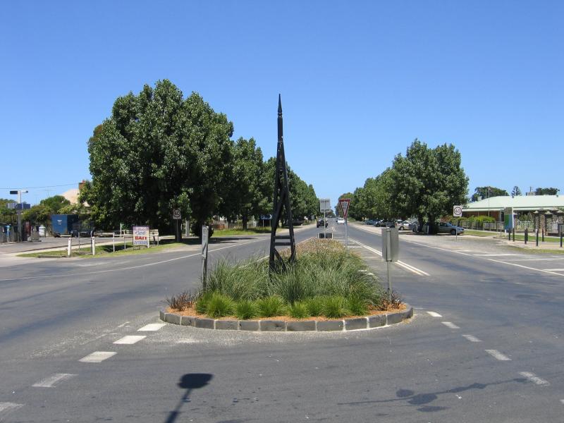 Yarram - Shops, Commercial Road: View south along Commercial Rd at James St