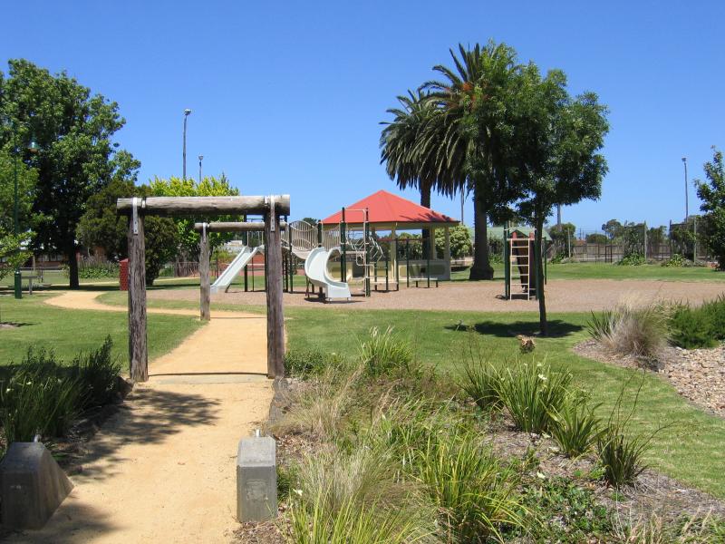 Yarram - Yarram Memorial Park, corner Commercial Road and Grant Street: Playground