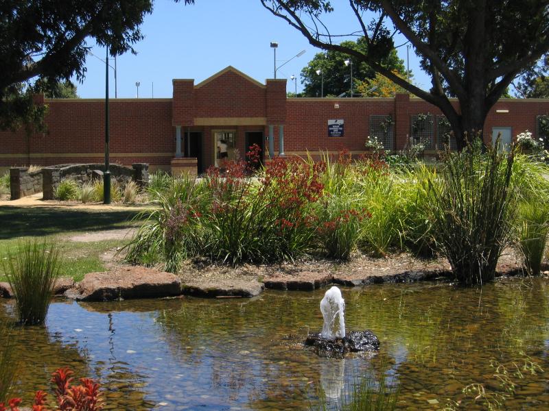 Yarram - Yarram Memorial Park, corner Commercial Road and Grant Street: Entrance to Yarram Swimming Pool