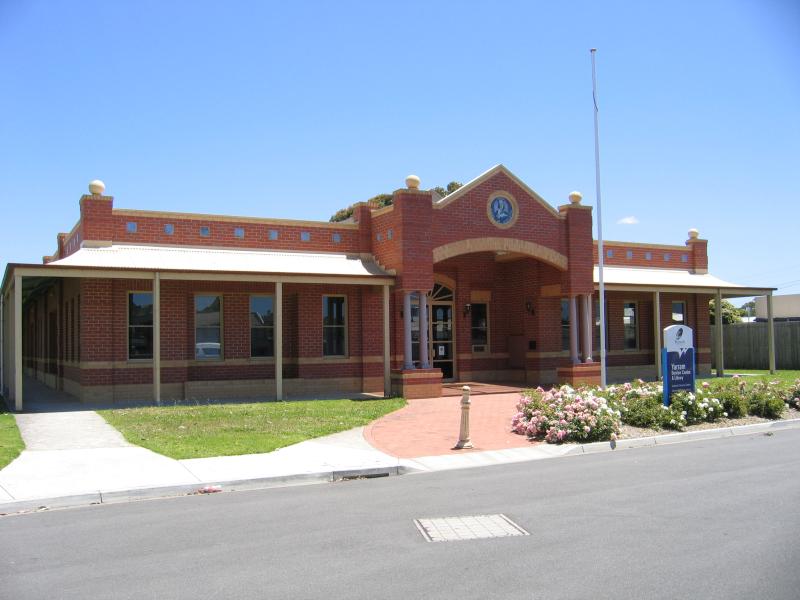 Yarram - Yarram Memorial Park, corner Commercial Road and Grant Street: Wellington Shire's Yarram Service Centre and Library