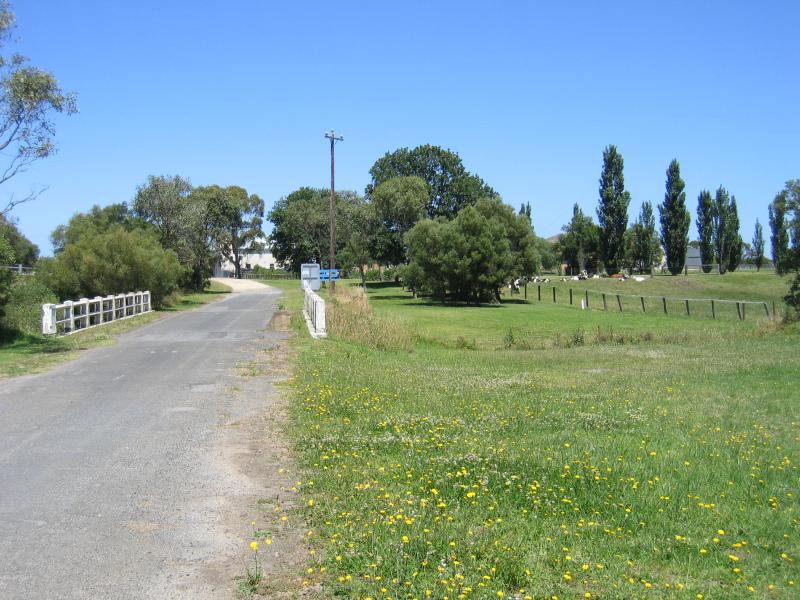 Yarram - Picnic area, Tarra River at South Gippsland Highway, northern end of Yarram: View south-west along old bridge over Tarra River