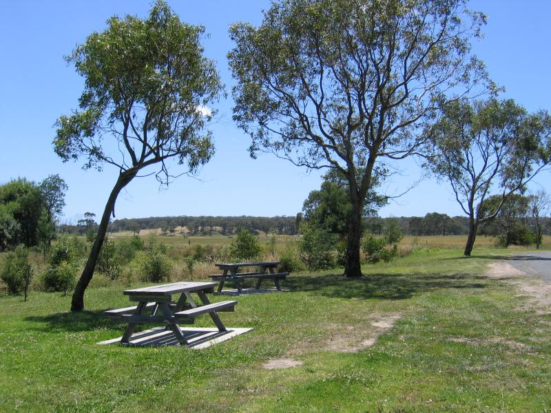 Yarram - Picnic area, Tarra River at South Gippsland Highway, northern end of Yarram: Picnic area beside river