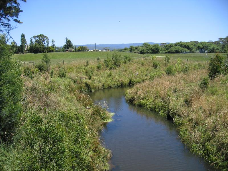 Yarram - Picnic area, Tarra River at South Gippsland Highway, northern end of Yarram: View along Tarra River